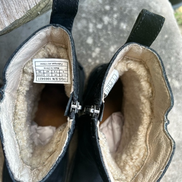 UGG Black Neevah Leather Suede Boots with  sheepskin lining Sz-9. R - Picture 9 of 12